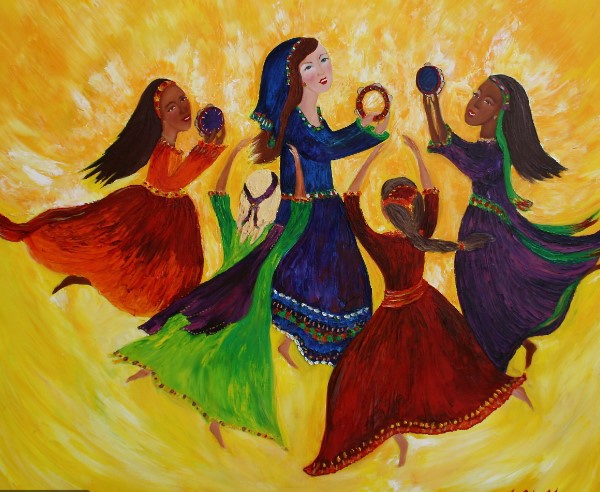 naisia värikkäissä mekoissa tanssimassa