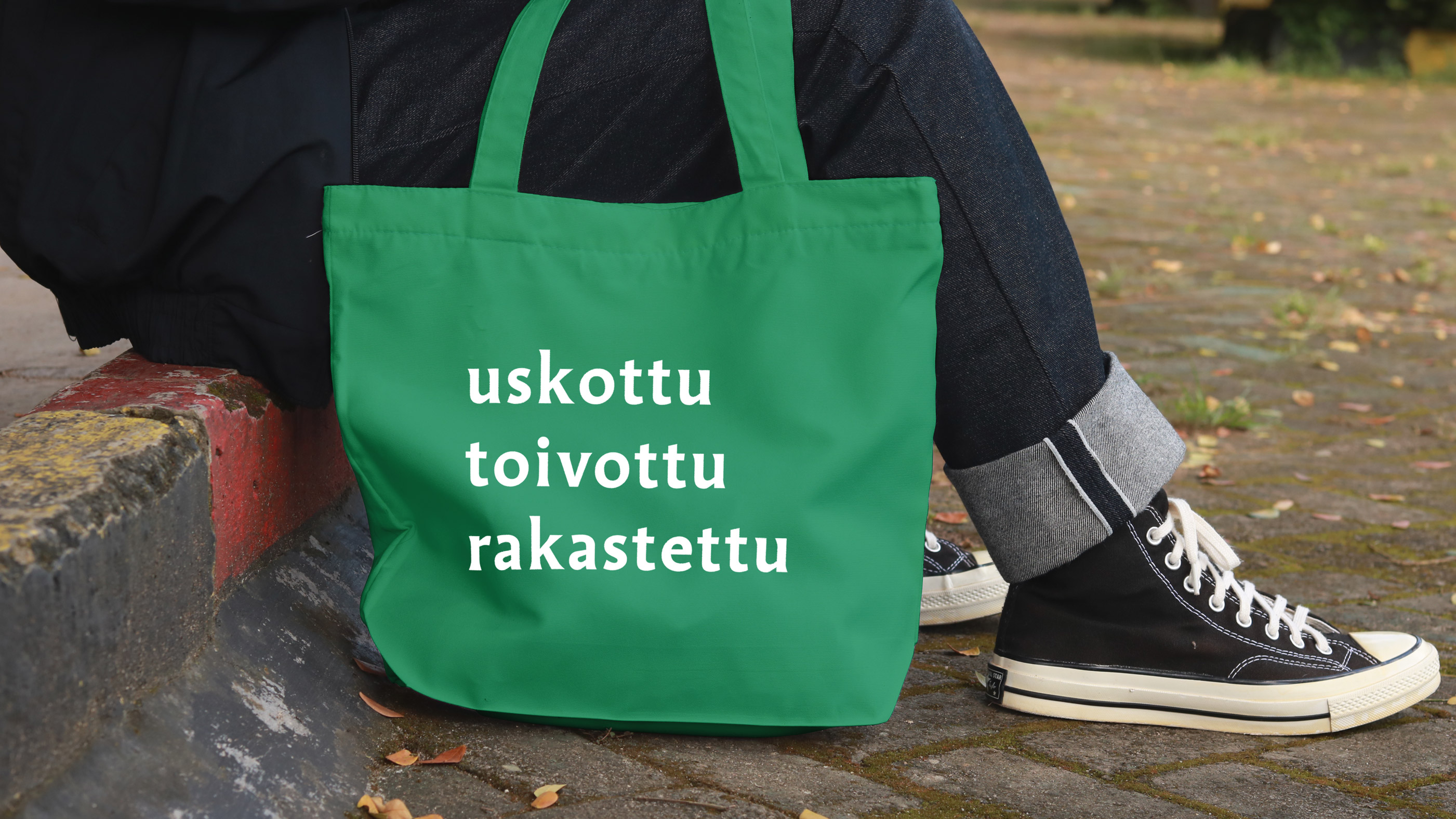 Uskottu, toivottu, rakastettu -vaalikuva